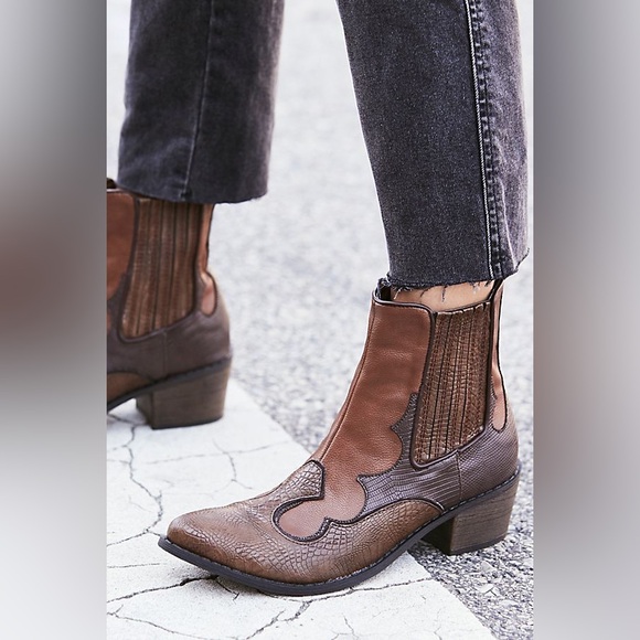 Free People Shoes - NWT brown Free People Cavalier boot